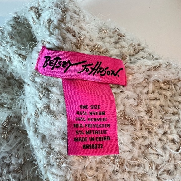 BETSEY JOHNSON SOFT FUZZY BEANIE RHINESTONE ACCENTS ONE SIZE EUC CREAM GOLD - Picture 4 of 5